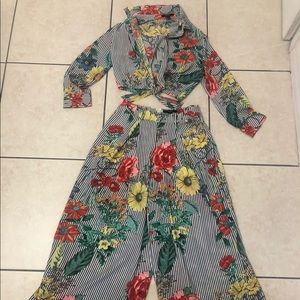 Matching set (blouse and pants)